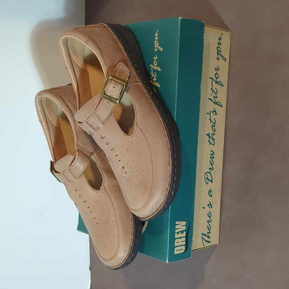DREW Shoes - Drew Amelia Women Tan Shoes Size 8W